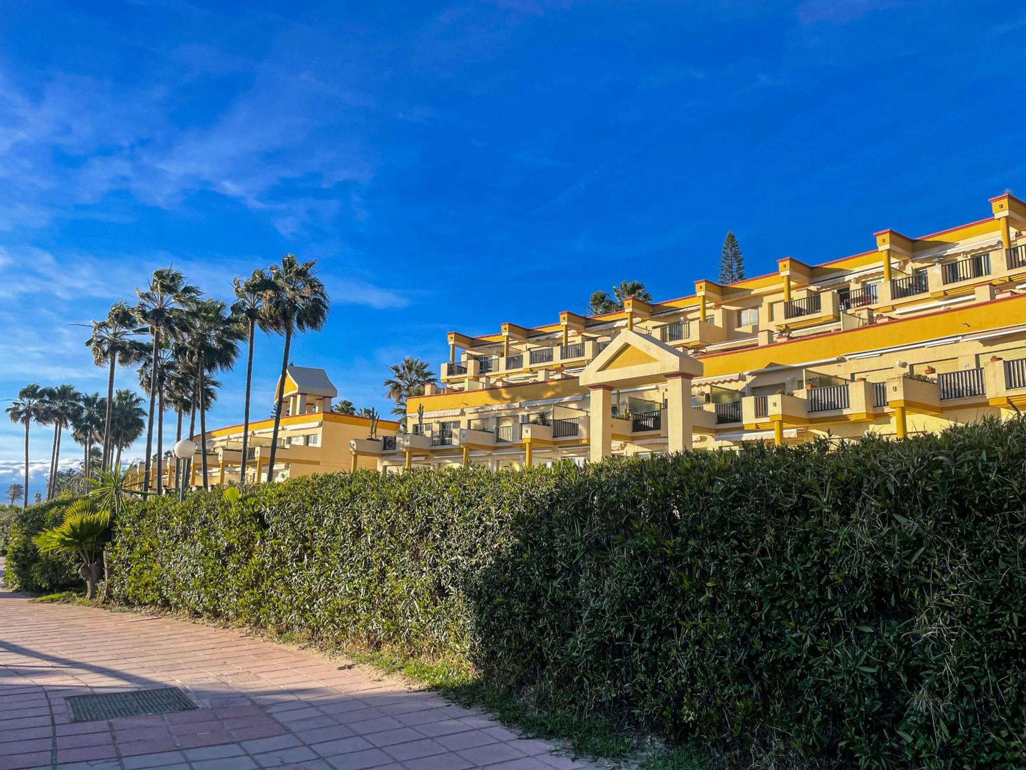 Modern Beach Apartment Romana Playa 723 In Marbella, Elviria Exterior photo